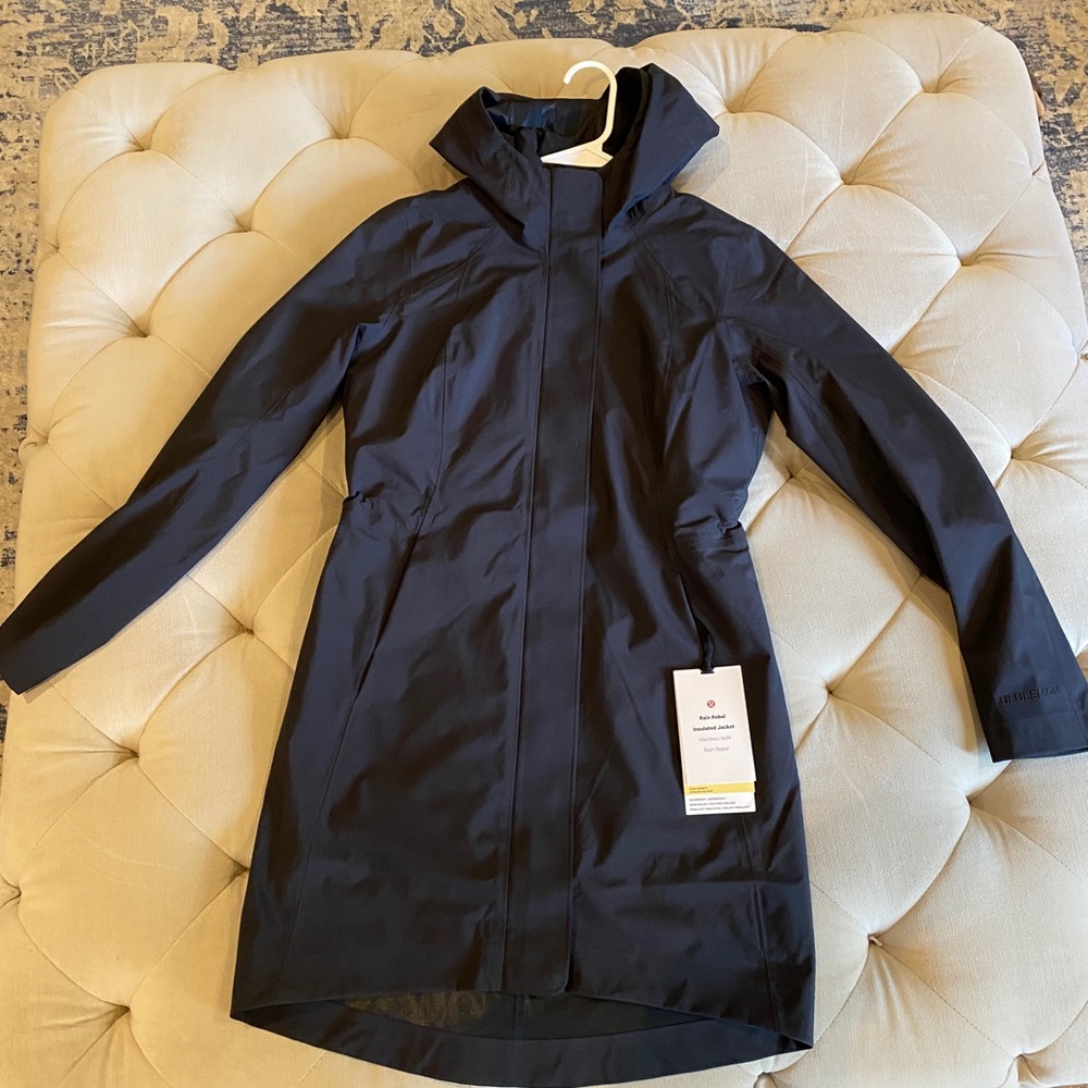 New with Tags — Lululemon - Rain Rebel Insulated Jacket- Size 4 - Black - Picture 3 of 10